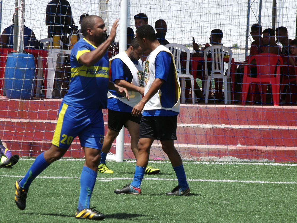 LUIS HENRIQUE MENDES COMEMORA O TERCEIRO GOL (STADIUM BAR)