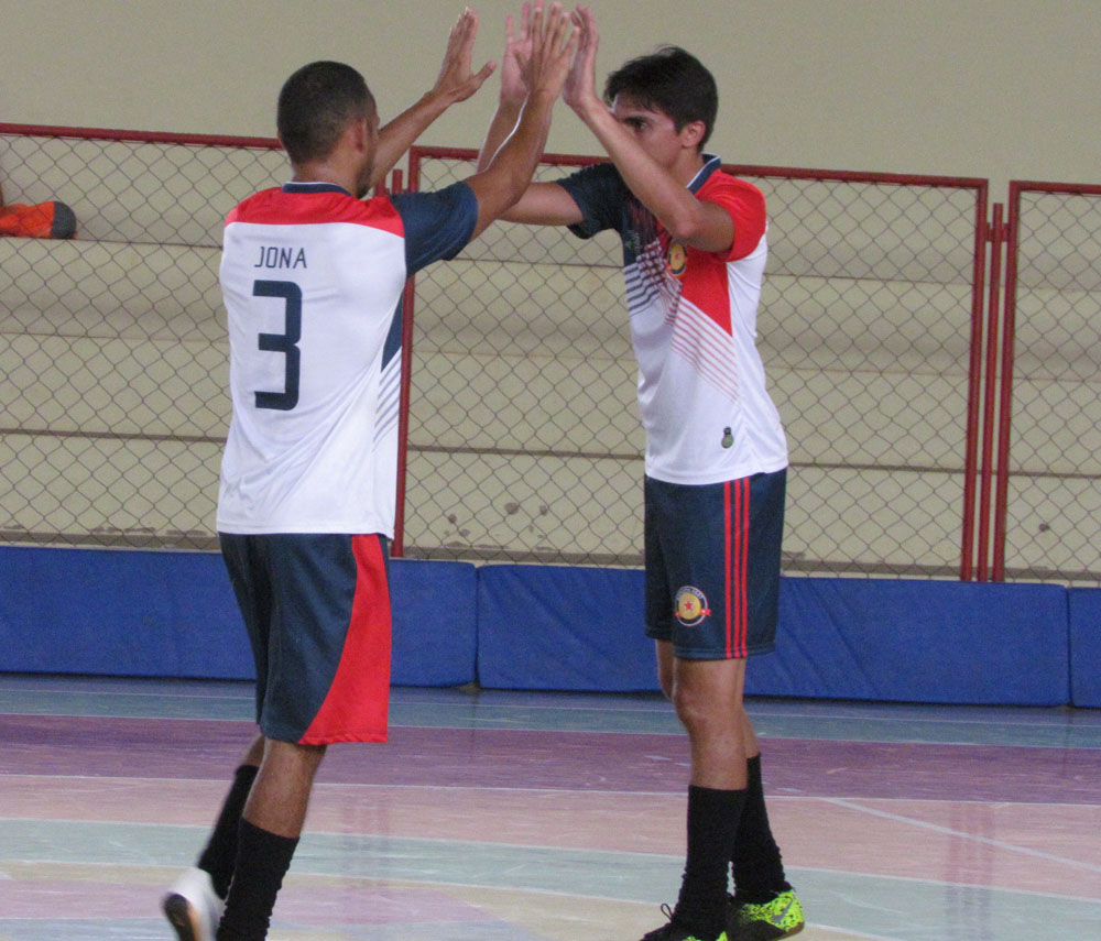 JONAILSON BRILHO PELA EQUIPE DO BAT 2007, AJUDANDO NA VITÓRIA CONTRA O 99 (EX-ALUNOS BATISTA)