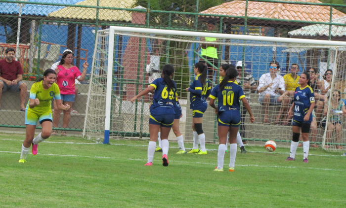 JANAINA MACEDO INSACIÁVEL FOME DE GOL