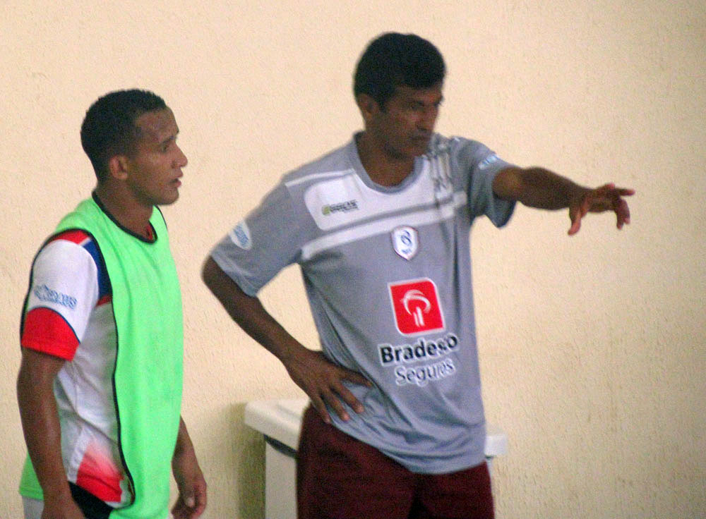 A EXPERIÊNCIA DO TREINADOR HILTINHO FAZ DIFERENÇA NA VITÓRIA DO BRADESCO COMPLETO (BANCÁRIOS)