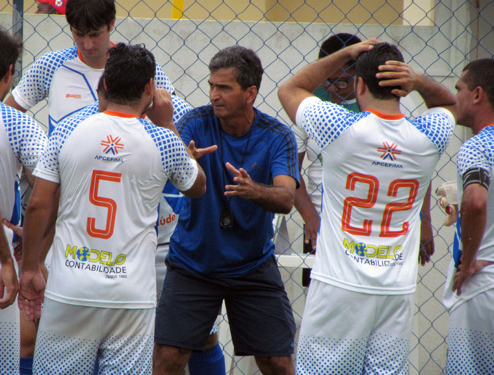 SOB O COMANDO DO TREINADOR IZONE A EQUIPE DO CAIXA FORTE CHEGA A FINAL (BANCÁRIOS)