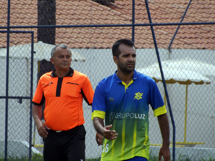 Adalberto Sousa faz um golaço