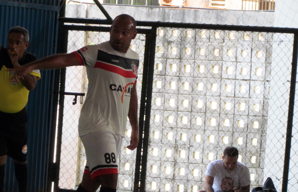 SAMARONE FOI O DESTAQUE DO JOGO ENTRE O SANTA CRUZ E O REAL VASMEN