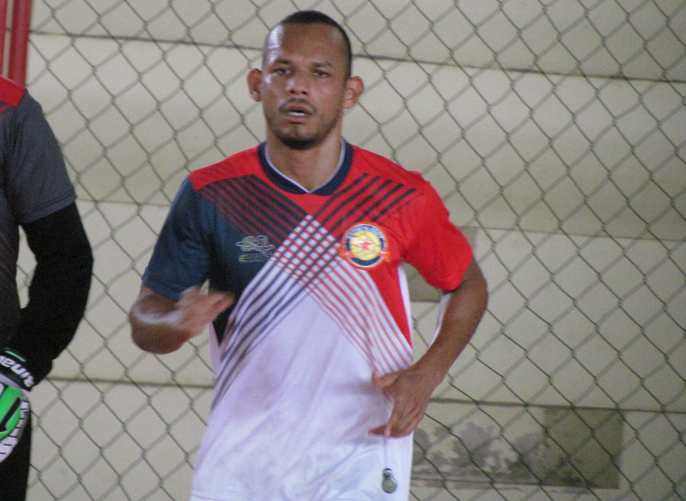 JONAILSON BRILHO PELA EQUIPE DO BAT 2007, AJUDANDO NA VITÓRIA CONTRA O 99 (EX-ALUNOS BATISTA)