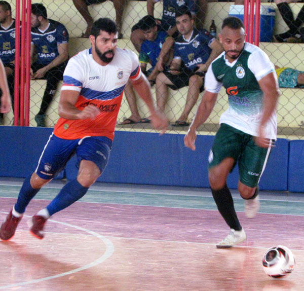 CAIXA FORTE DERRUBA O PRIMEIRO ADVERSÁRIO!(FUTSAL BANCÁRIOS).